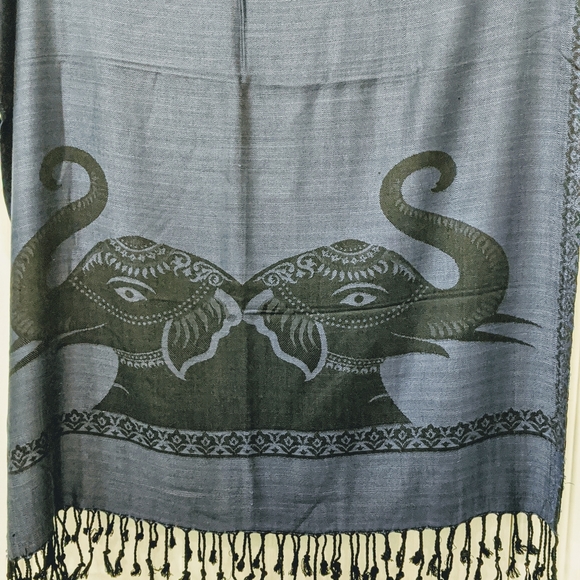 Pashmina/Silk blend Scarf with Fringe - Picture 6 of 7